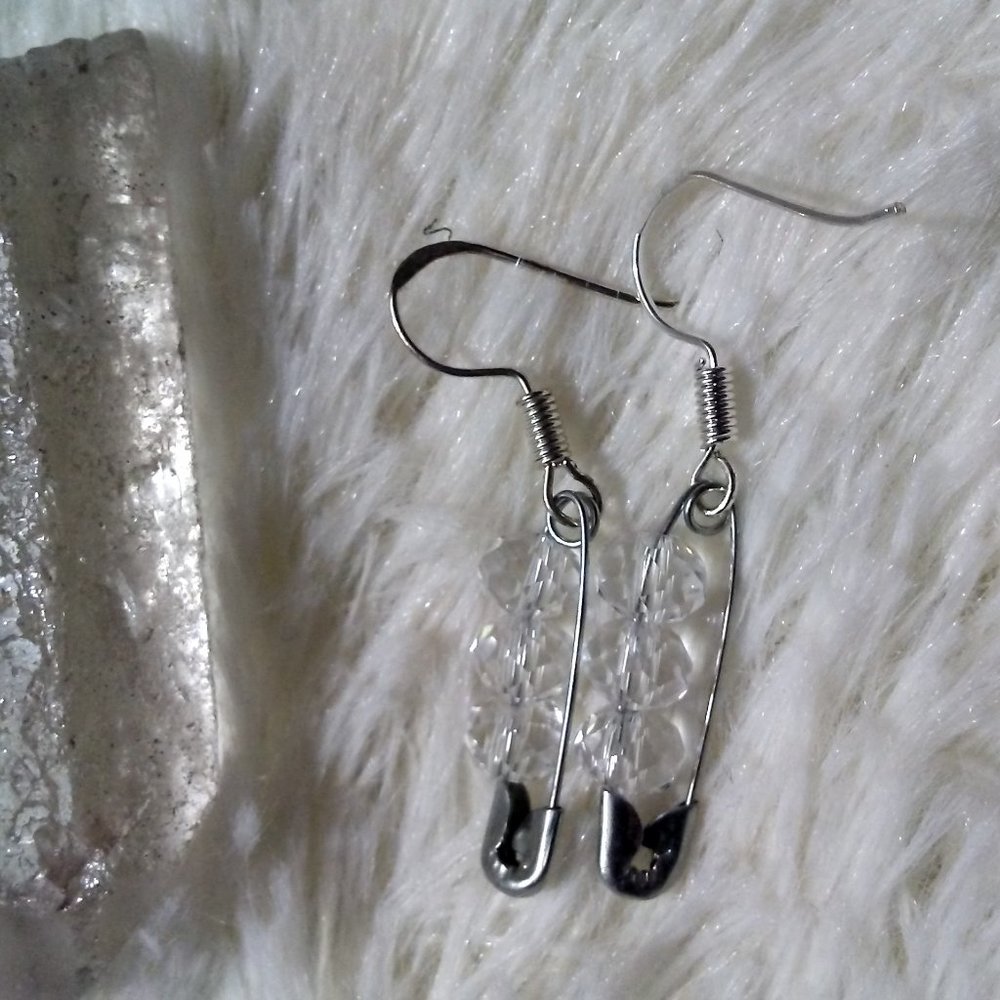 Kawaii Harajuku Safety Pin Dangle Earrings - Picture 6 of 6